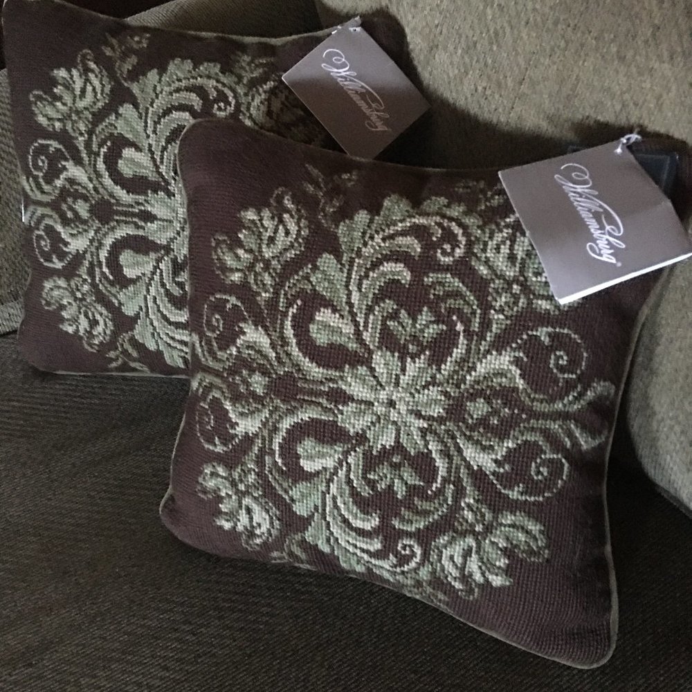 New Pair of Williamsburg Throw Pilliows